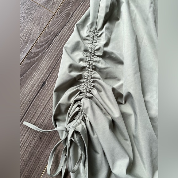 3/$30 SHEIN army green cargo skirt w/ side pockets - Picture 5 of 9